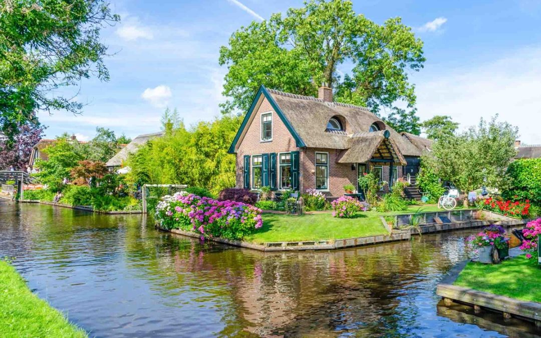 9-hour Giethoorn, Volendam & Dutch Countryside Tour with Canal Cruise