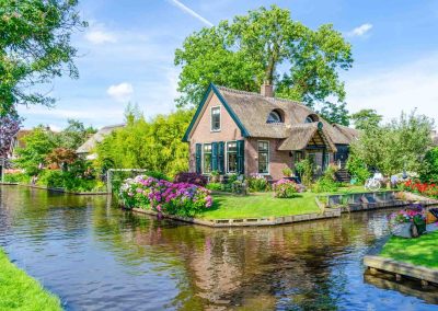 9-hour Giethoorn, Volendam & Dutch Countryside Tour with Canal Cruise